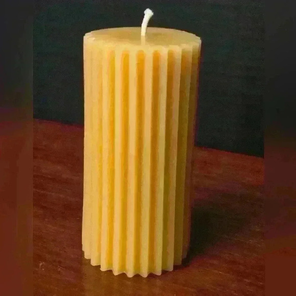 100% Beeswax Hand Crafted Ribbed  Fluted Pillar Candle - Picture 1 of 5